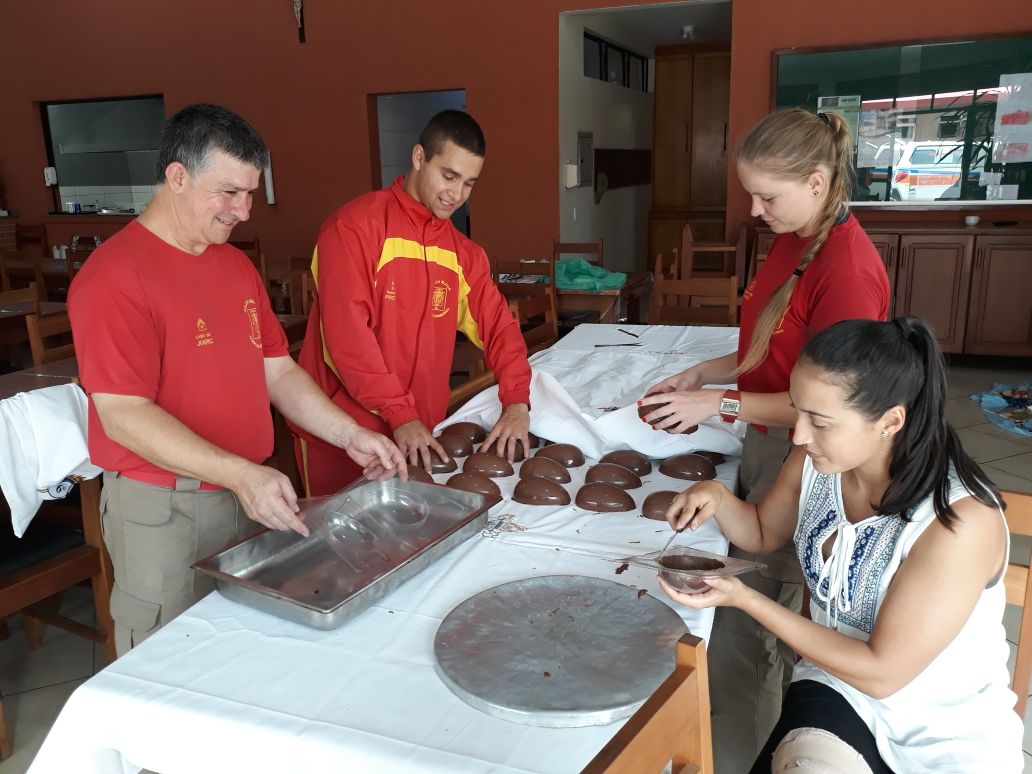 Bombeiros, esposas e outros voluntários participaram da ação | Divulgação/Comunicação Social do 6.º GB