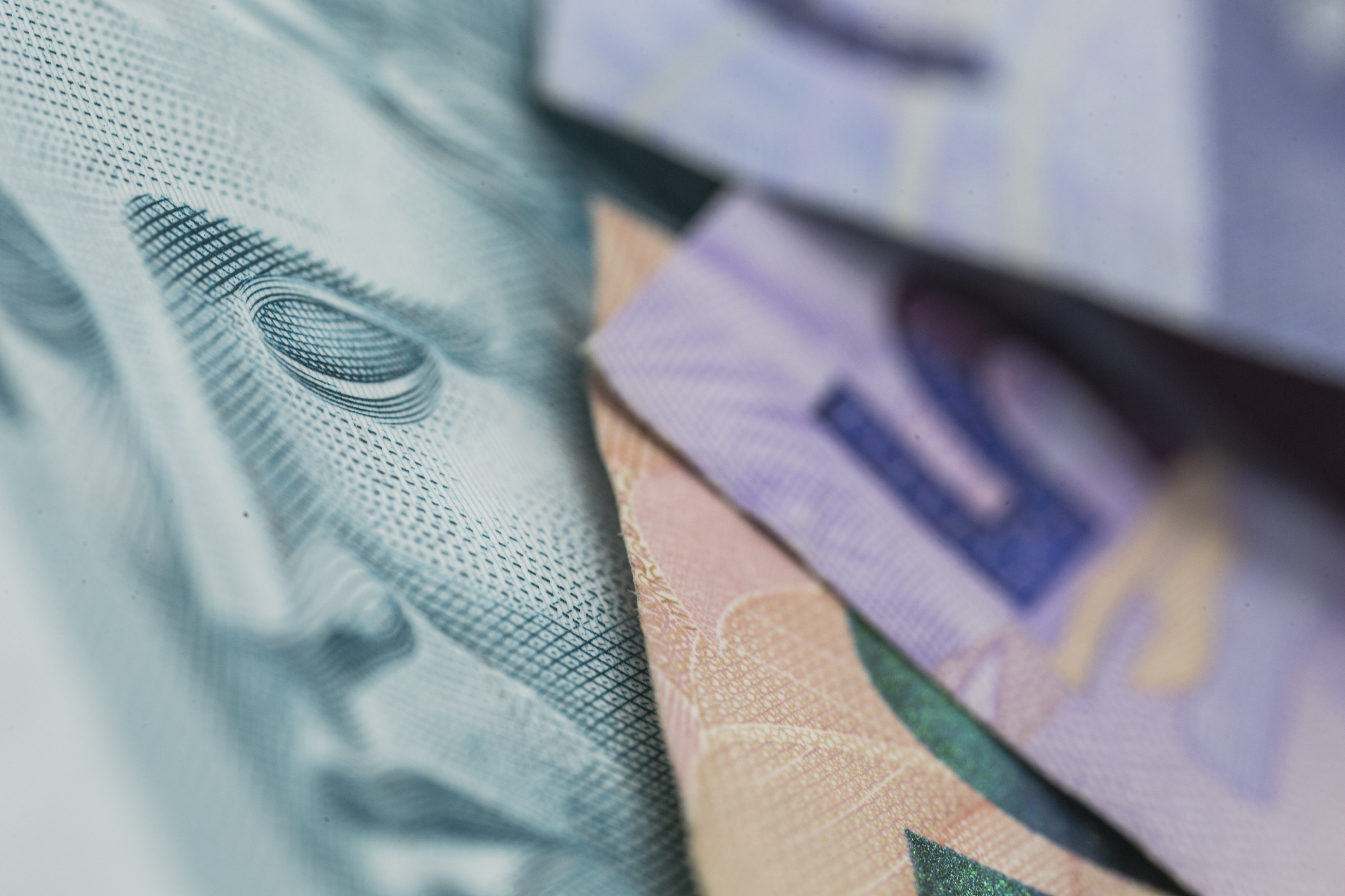 O achatamento dos ganhos da renda fixa, aliado ao bom desempenho da Bolsa, motivou o investidor a dar o pontapé na renda variável. | Marcelo Andrade/Gazeta do Povo