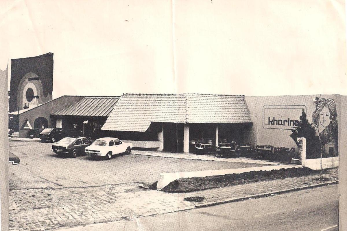 Inaugurada em novembro de 1975, a primeira loja do Kharina, no Jardim Botânico, foi baseada nos drive-ins dos filmes norte-americanos. | Arquivo/Divulgação