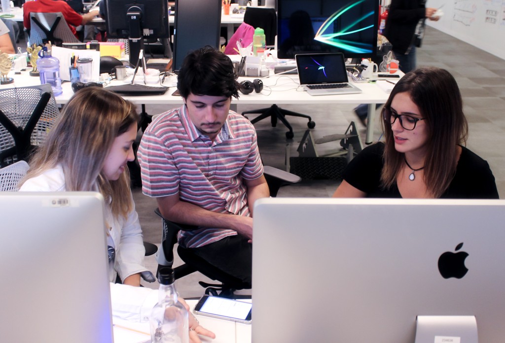 Os candidatos aprovados ganham bolsa auxílio, vale refeição, auxílio transporte, além de seguro de vida e de acidentes pessoais.