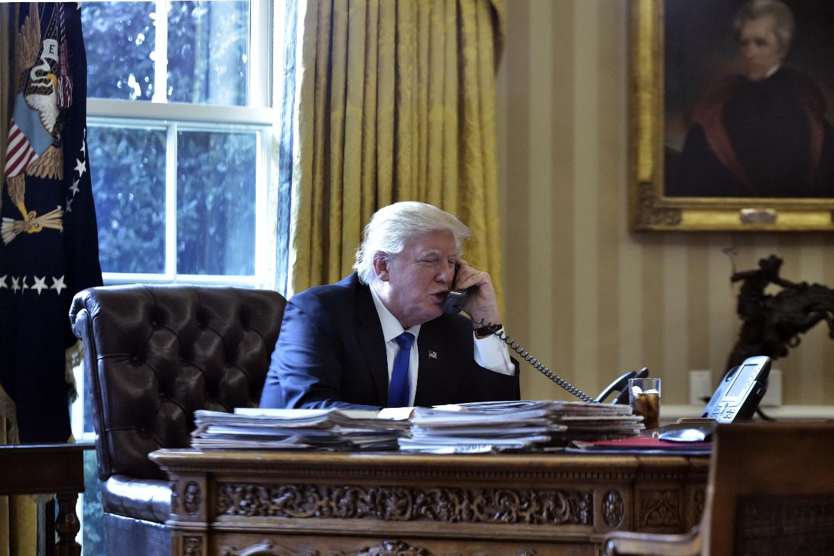 Durante o telefonema, foi discutida ainda a possibilidade de um encontro entre Trump e Putin | MANDEL NGANAFP
