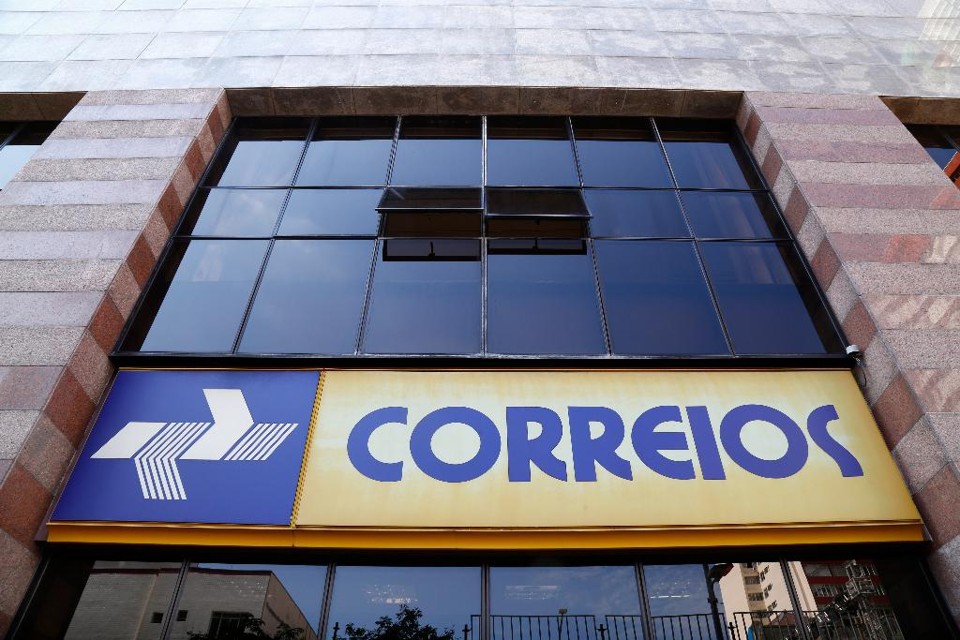 Correios desafiam paciência do brasileiro com atrasos, reajustes, prejuízo e greve Atrasos e sumiço de encomendas, greves de funcionários , aumento de preços e prejuízos seguidos colocam em risco a confiabilidade da população nos Correios. | Aniele Nascimento/Gazeta do Povo