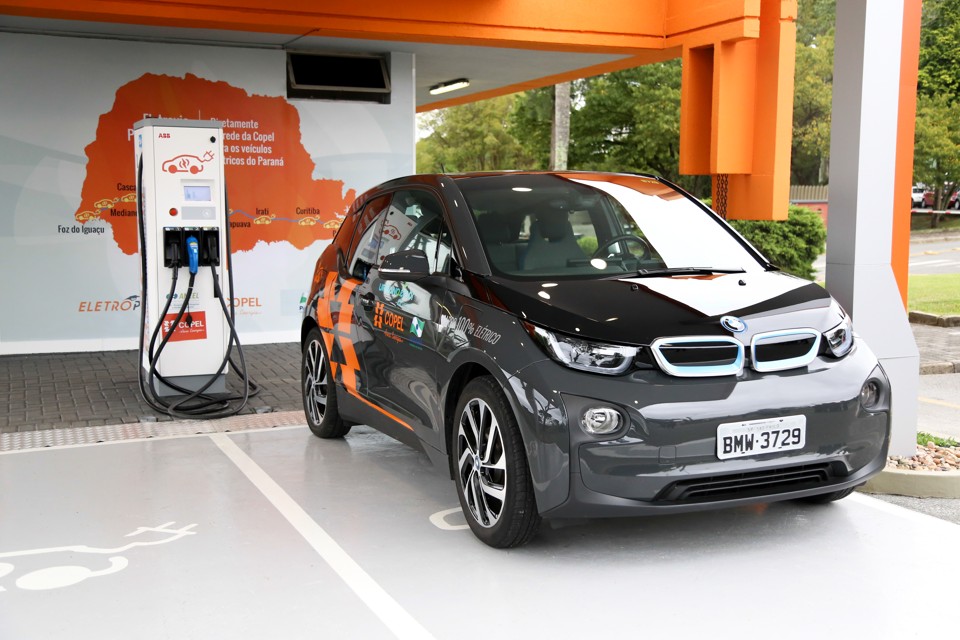 Primeira eletrovia do Brasil terá oito postos para carros elétricos em 700 km | DANI CATISTI /COPEL