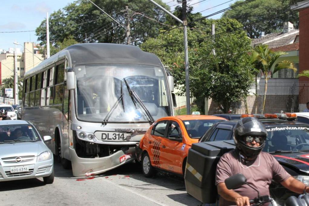Ligeirinho ficou danificado no engavatamento no Cristo Rei. | Gerson Klaina/Tribuna do Paraná