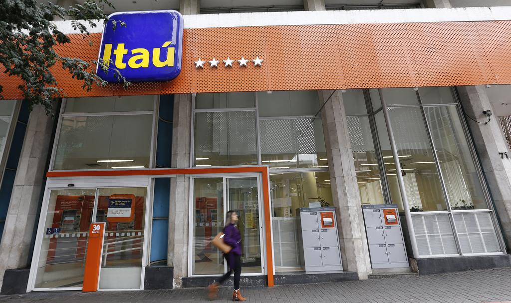 Fachada do Itaú, em Curitiba. | Jonathan Campos/Gazeta do Povo