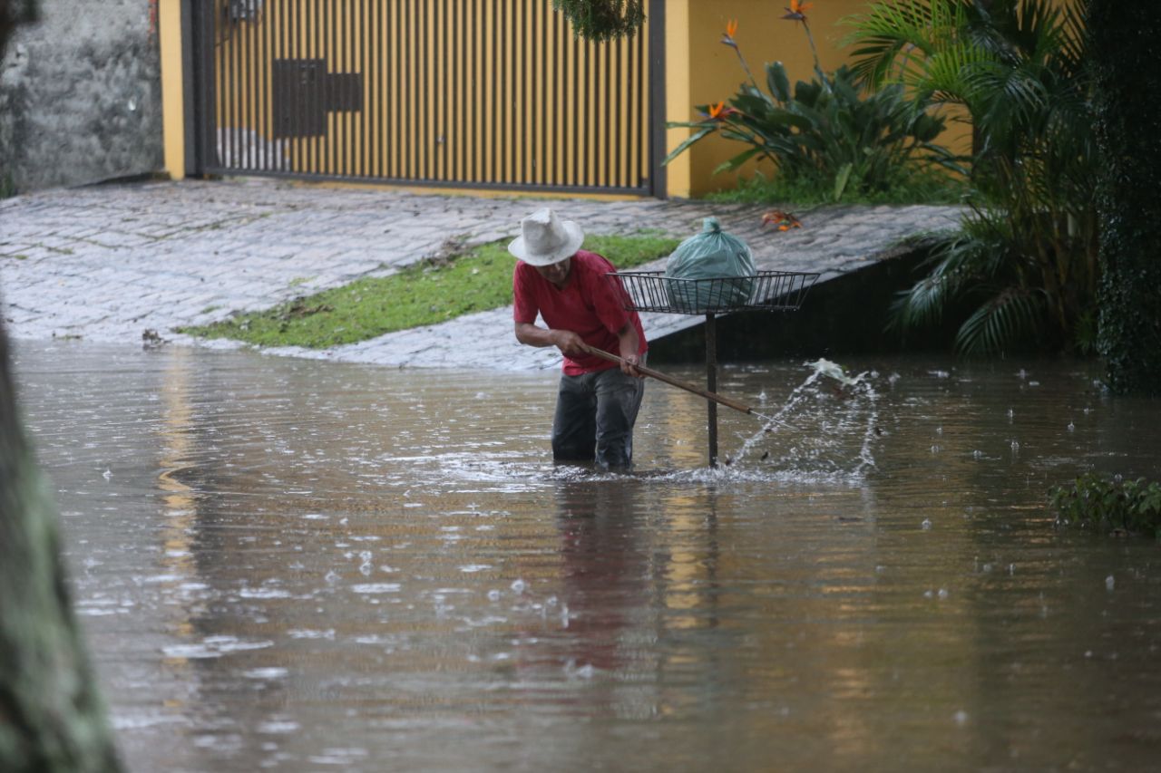 A região do Alto da XV, em Curitiba, foi uma das mais afetadas | Albari Rosa/Gazeta do Povo