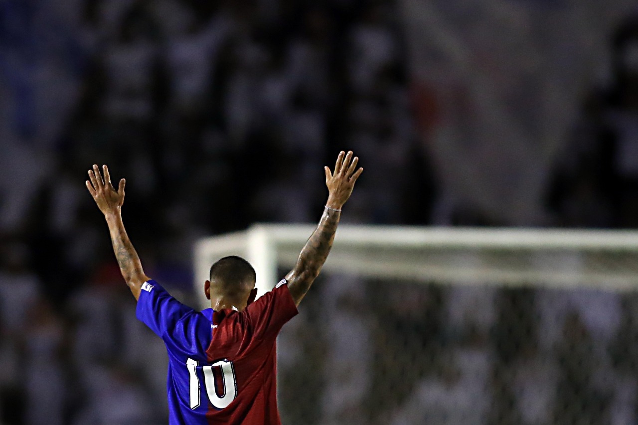 Carlos Eduardo foi elogiado pelo técnico do Paraná, Rogério Micale. | Albari Rosa/Gazeta do Povo/
