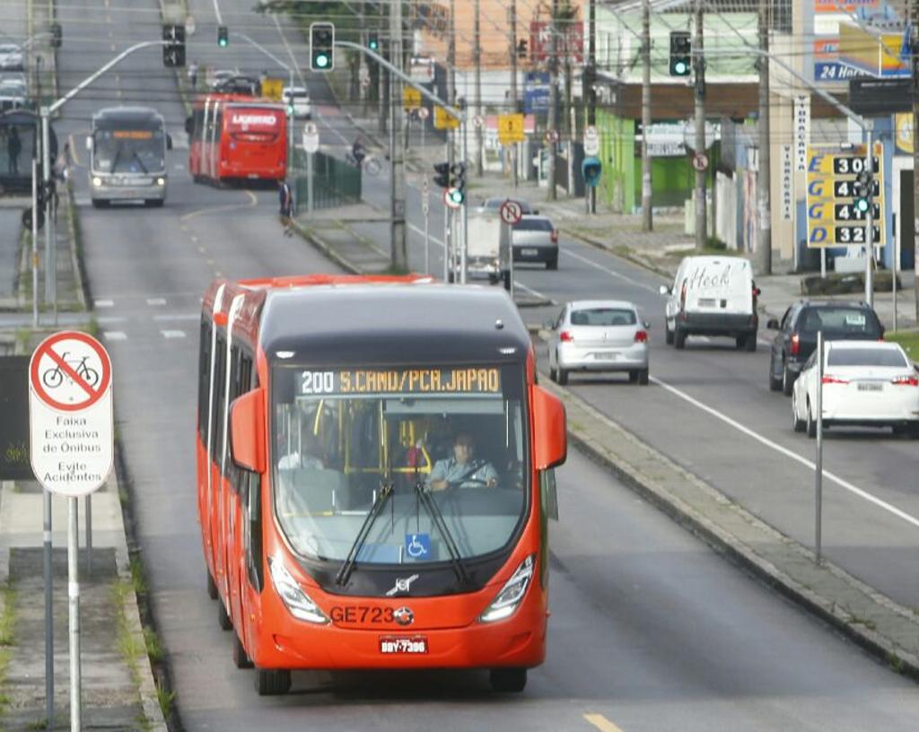 Novo Ligeirão Norte-Sul começa a circular com 25 biarticulados novos. | Aniele Nascimento/Gazeta do Povo