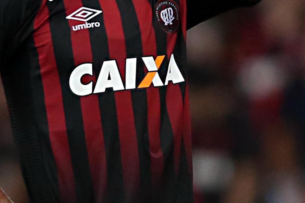 Atlético-PR é um dos 11 times que não tem mais contrato com a Caixa mas usa a logo na camisa. | Albari Rosa/Gazeta do Povo
