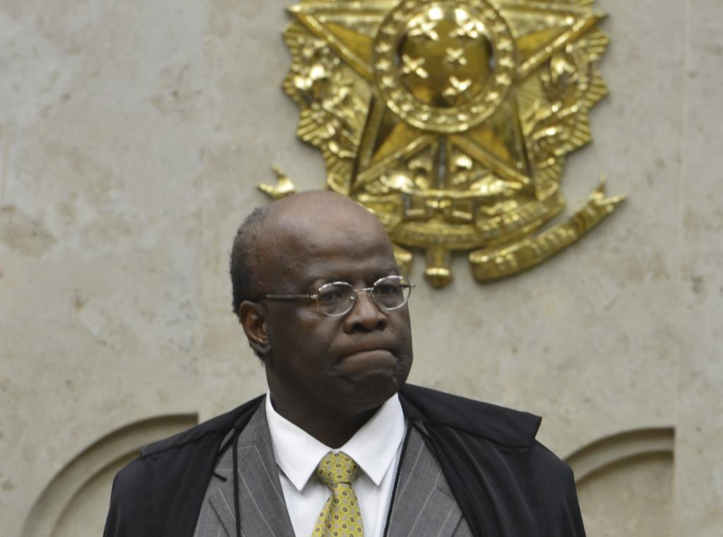A pouco menos de um mês para o fim do prazo de filiação partidária, ex-presidente do STF Joaquim Barbosa e o PSB vivem impasse sobre disputa presidencial.