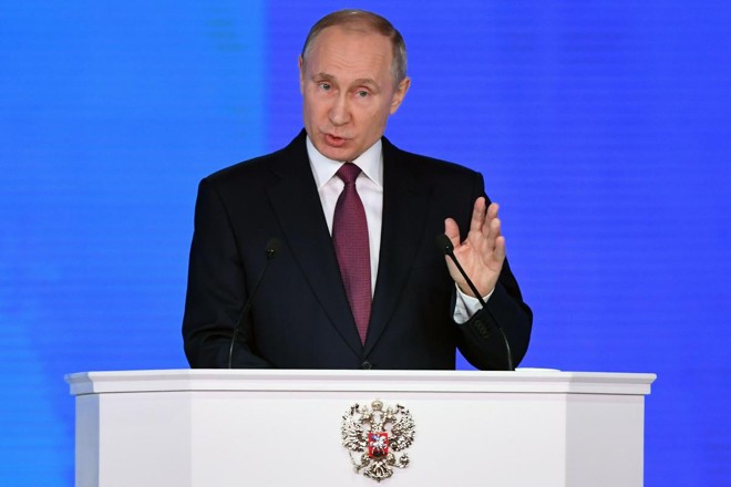 O presidente russo Vladimir Putin dirige-se à Assembléia Federal no centro de exposições Manezh, em Moscou | YURI KADOBNOV/AFP
