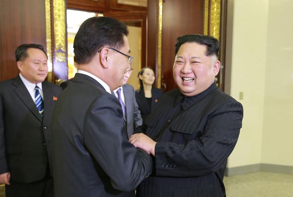 Coreia do Norte pode suspender programa nuclear para negociar com os EUA, diz Seul Chung Eui-yong, assessor para segurança do presidente sul-coreano, disse que Kim Jong-un concordou em organizar uma reunião com os EUA | STR/AFP