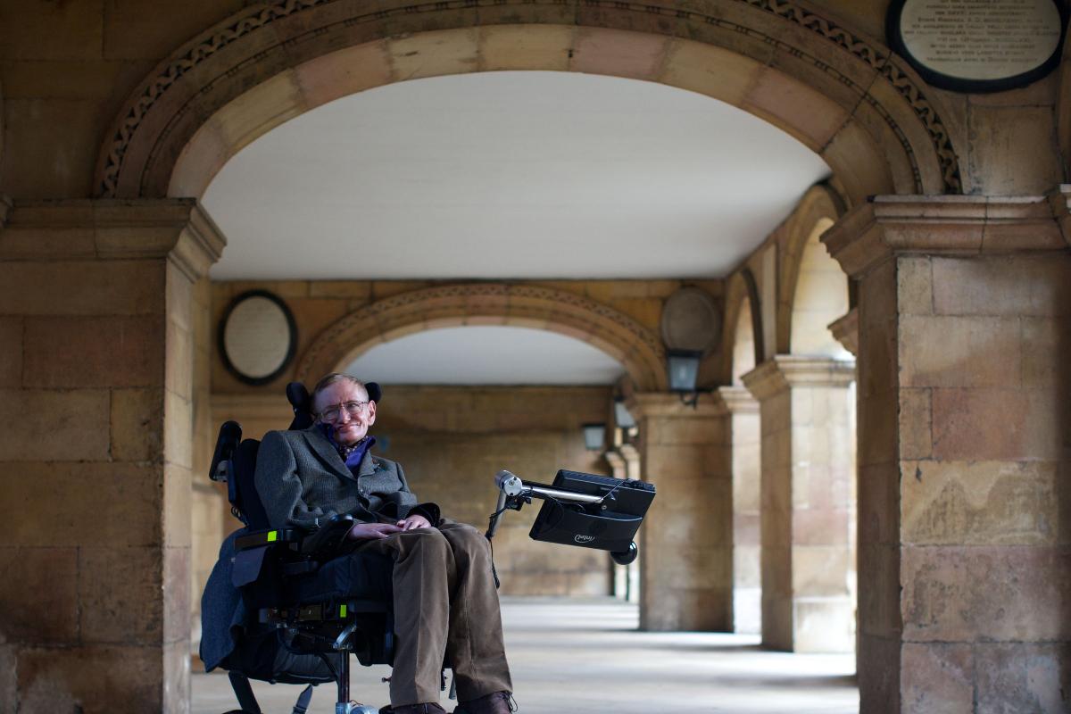 O físico britânico Stephen Hawking morreu nesta quarta-feira (14) | ANDREW COWIE/AFP
