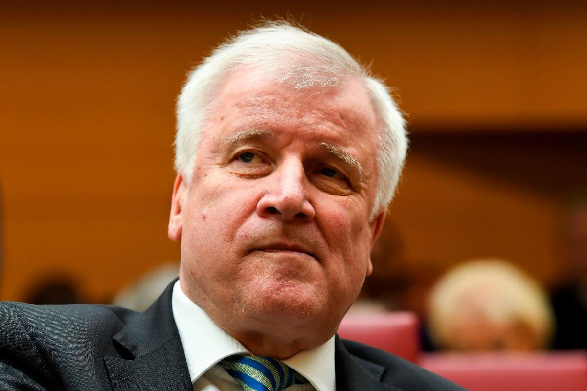 Horst Seehofer é o ministro alemão do Interior | CHRISTOF STACHEAFP
