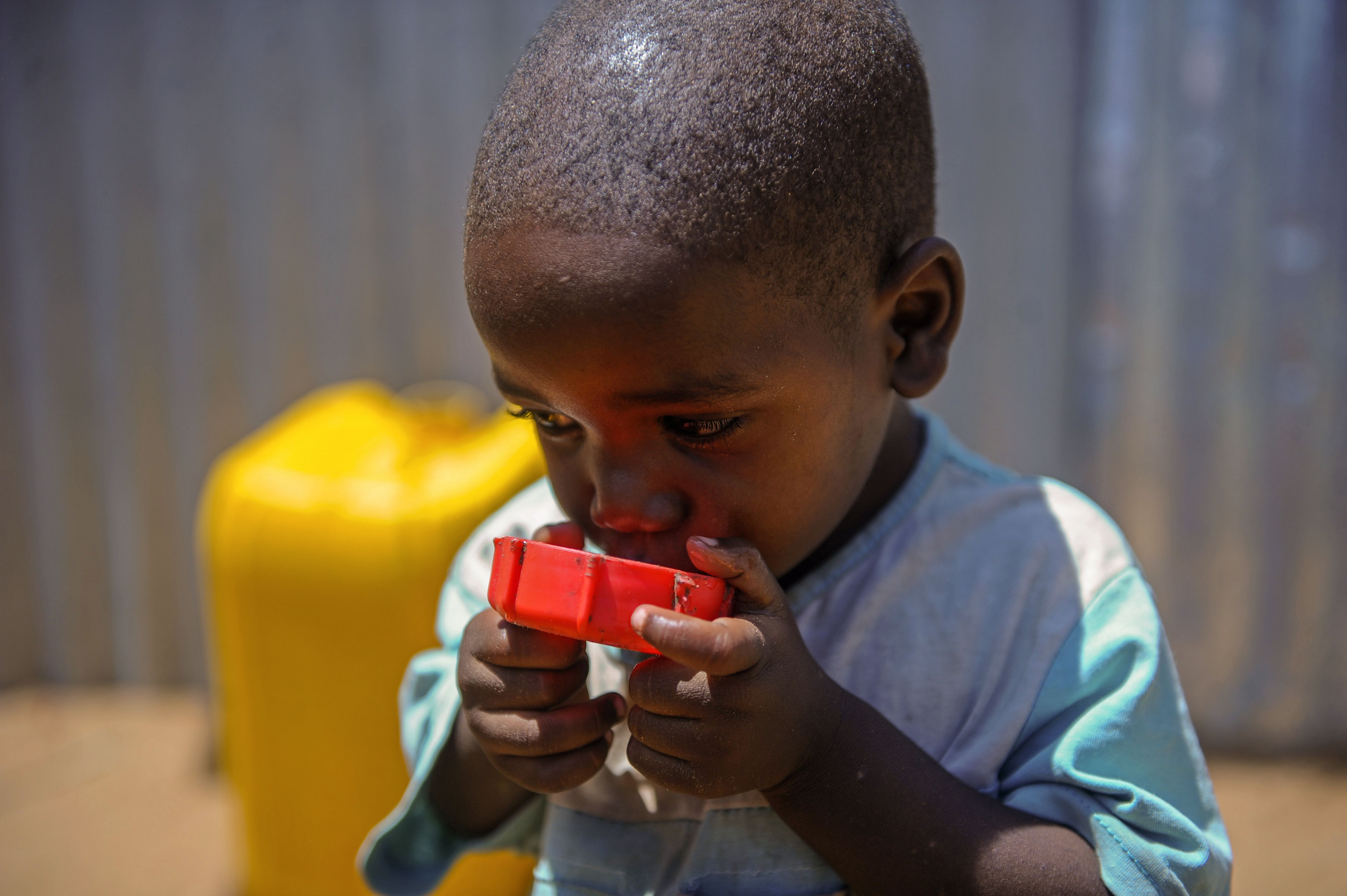 Criança em um campo de refugiados na Somália, país com uma das maiores crises alimentares do mundo | Mohamed Abdiwahab/AFP