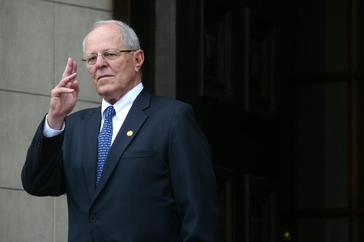 Pedro Pablo Kuczynski apresentou um pedido de renúncia ao Congresso peruano nesta quarta-feira (22) | CRIS BOURONCLE/AFP