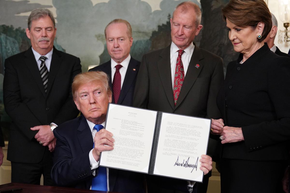 O presidente dos EUA Donald Trump sanciona as tarifas comerciais contra a China | MANDEL NGAN/AFP