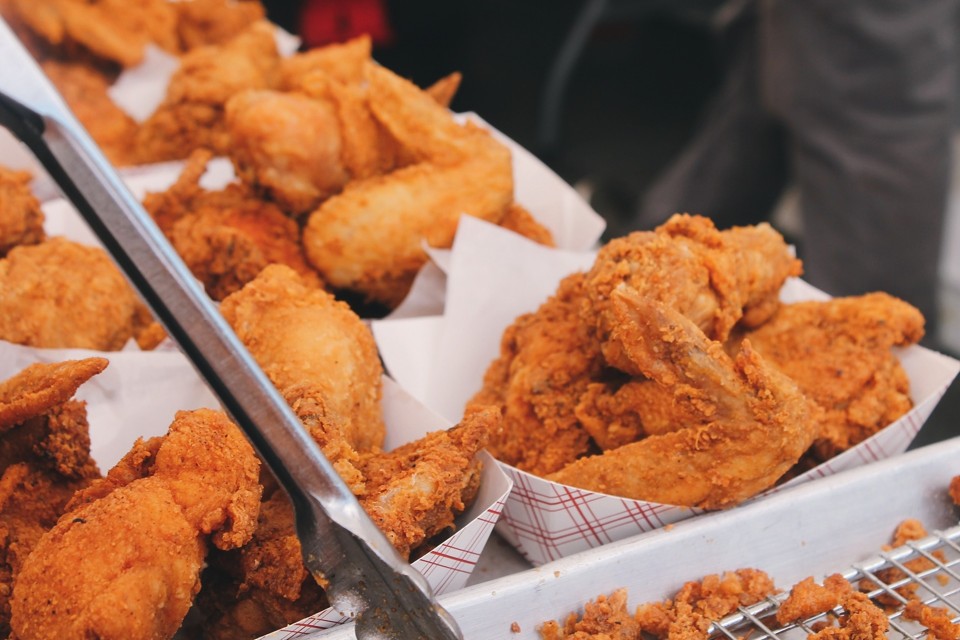 Há balde para tanto frango no maior consumidor do planeta? Os norte-americanos têm comido mais frango do que qualquer outro tipo de proteína por duas décadas. | Pixabay/Creative Commons