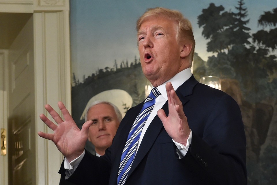 Trump não precisa do Congresso para pressionar por pena de morte a traficantes Presidente dos EUA é criticado por fazer pouco pelas mortes provocadas por drogas, principalmente opioides | Nicholas Kamm/AFP
