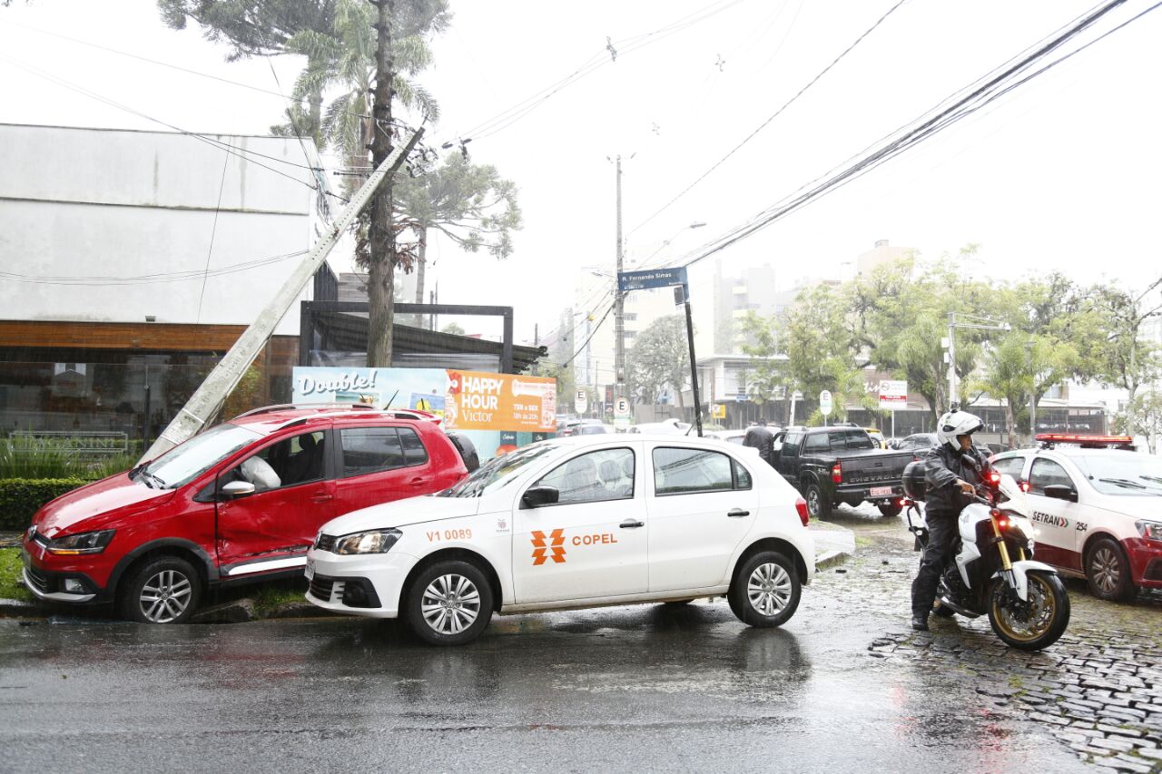 Colisão foi registrada por volta das 8h15 nas proximidades da Praça da Espanha. | Aniele Nascimento /Gazeta do Povo