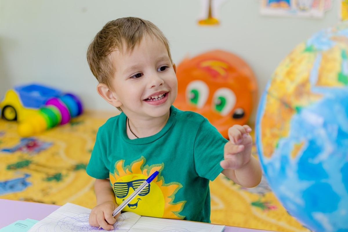 Se adotarmos essa abordagem e deixarmos as crianças aprenderem de modos naturais, abandonaremos a ilusão de que podemos as controlar. | Maxpixel.