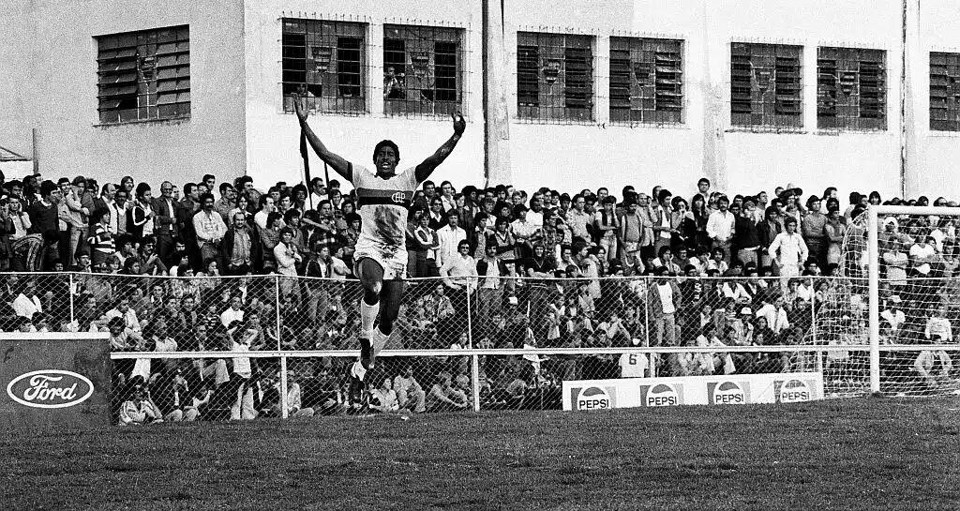 Morre o fotógrafo Socó, o “Garrincha das lentes” Uma das fotos mais famosas de Socó registra Ziquita, que foi ídolo do Atlético. | Lucimar do Carmo Socó/Arquivo