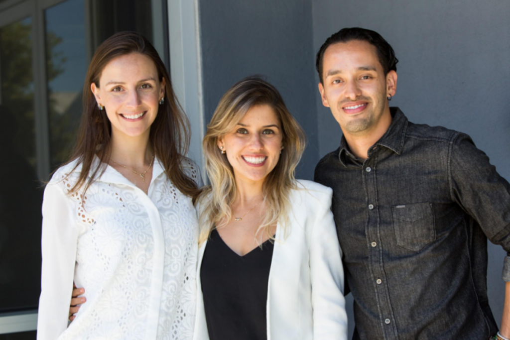 Alessandra Zonari, Carolina Reis e Andrés Ochoa, da Oneskin