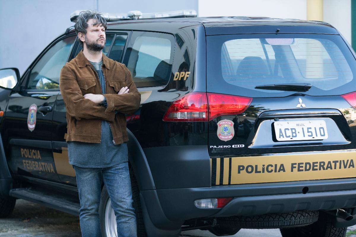 Selton Mello em cena do seriado “O Mecanismo” | Karima Shehata/Netflix