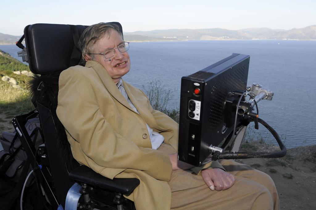 Imagem do astrofísico Stephen Hawking, de 2008, em uma viagem pela Espanha | Miguel Riopa/AFP