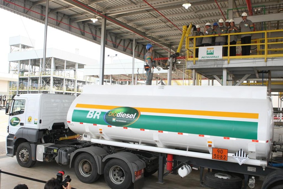 A partir de hoje, com mais soja na mistura, diesel vai poluir menos Combustível deverá levar, obrigatoriamente, 10% de biodiesel na fórmula | CARLOS RHIENCK/CARLOS RHIENCK