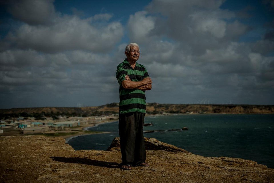 Esteban Sanchez, um pescador venezuelano, em Amuay, na Venezuela | MERIDITH KOHUT/NYT