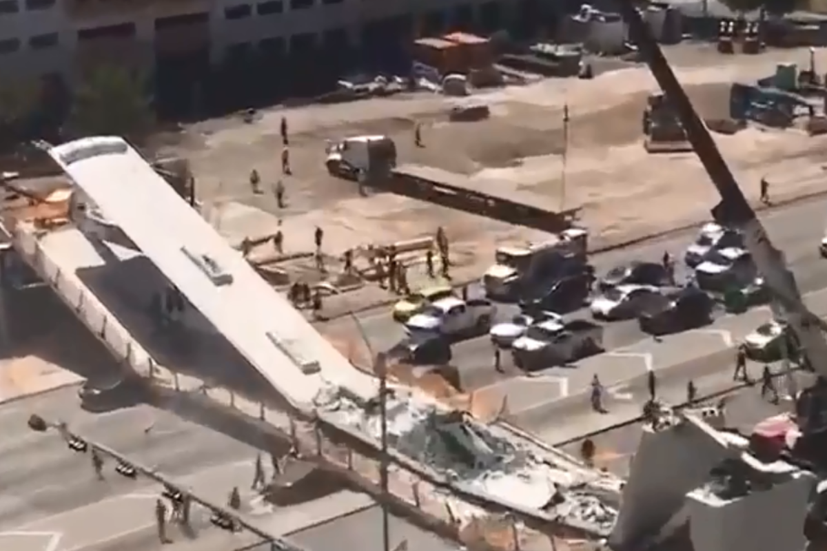 Com um peso estimado de 950 toneladas, ela iria permitir que os estudantes passassem por cima da rodovia Tamiami Trail | Reprodução