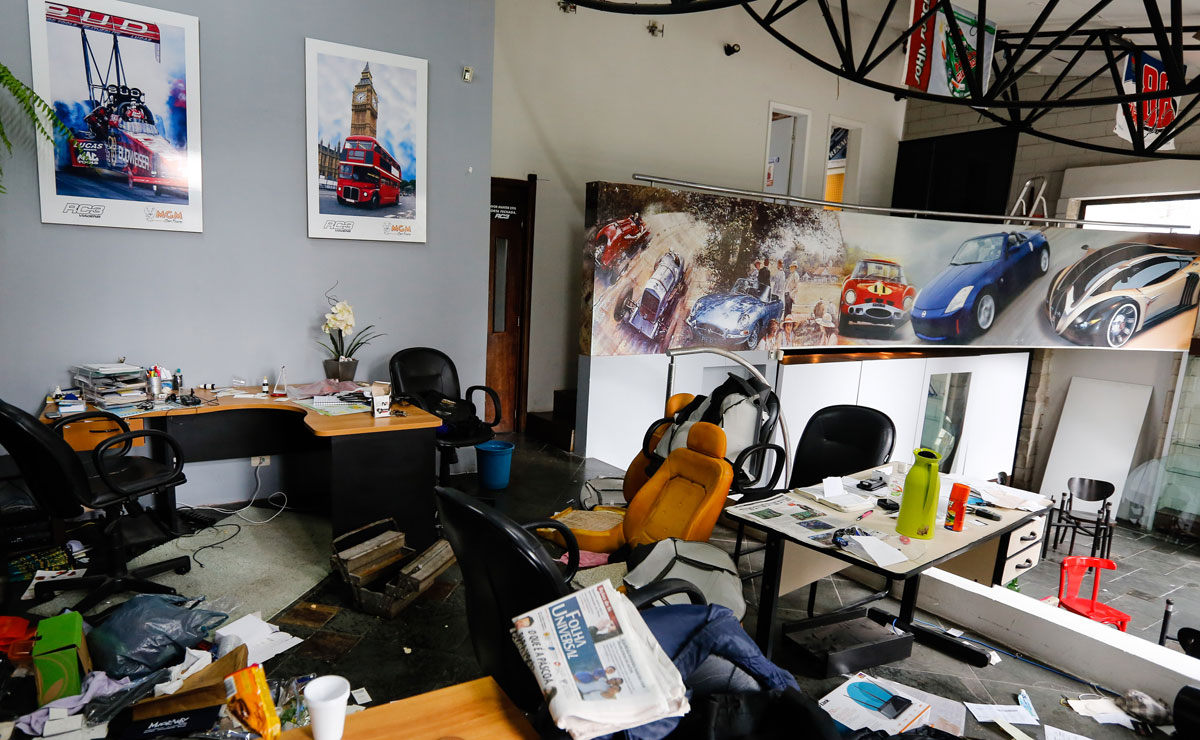 Loja na Rua Dr. Faivre completamente destruída após o quinto furto em 2018. | Marco Charneski/Tribuna do Paraná