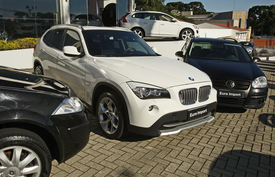 A vez do carro importado: queda no imposto faz setor crescer 48% | Hugo Harada/Gazeta do Povo/Arquivo