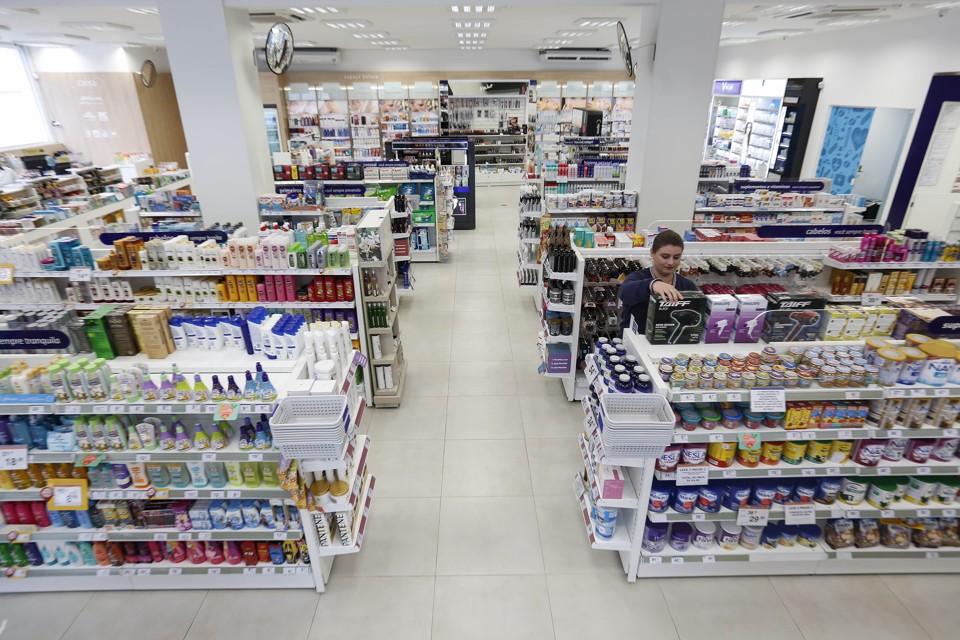 Por ano, são gastos R$ 65 bilhões em medicamentos no país, conforme a Agência Nacional de Vigilância Sanitária (Anvisa) – média de R$ 342 por pessoa. | Jonathan Campos/Gazeta do Povo