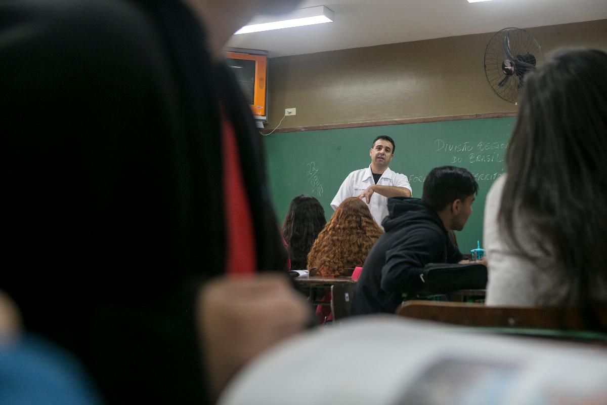 Pesquisa destacou ainda que reconhecer ou premiar o bom desempenho dos professores é melhor do que punir de forma rigorosa um profissional ineficiente. | Marcelo AndradeGazeta do Povo