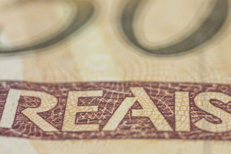 Nova regra  do cheque especial, alertam os especialistas,  tende a alongar o tempo de dívida dos clientes. E isso é perigoso. | Marcelo Andrade/Gazeta do Povo