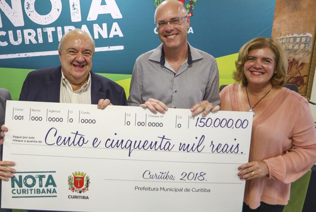 Engenheiro Helder Cordeiro Barroso levou o prêmio de R$ 150 mil do Nota Curitibana. | Daniel Castellano/Prefeitura de Curitiba