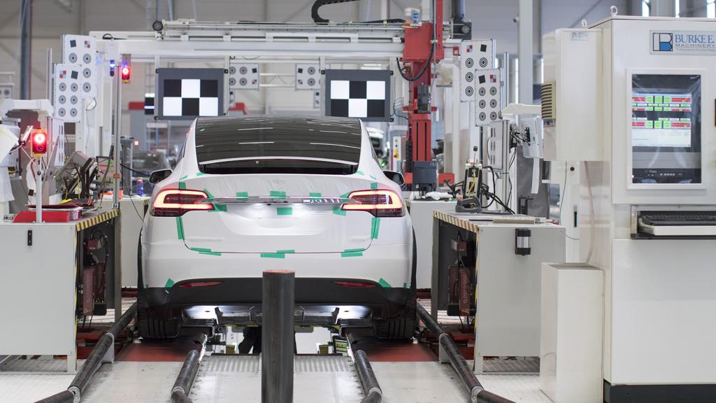 Fábrica da Tesla, nos Estados Unidos: excesso de automação está causando atrasos para a empresa | Jasper Juinen/Bloomberg