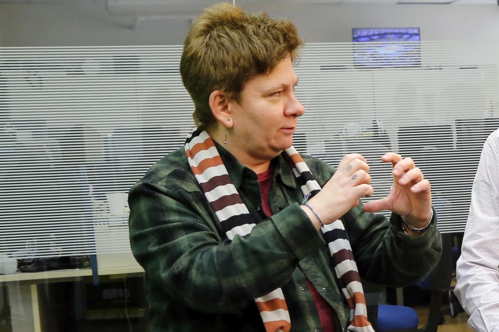 Claudia Silvano, diretora do Procon-PR, e suas roupas estilo pijama. | Atila Alberti/Tribuna do Paraná