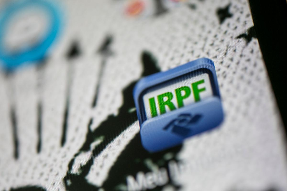 Brasileiros estão com dúvidas sobre como declarar criptomoedas, fundos hedge e ações no imposto de renda. | Marcelo Andrade
Gazeta do Povo