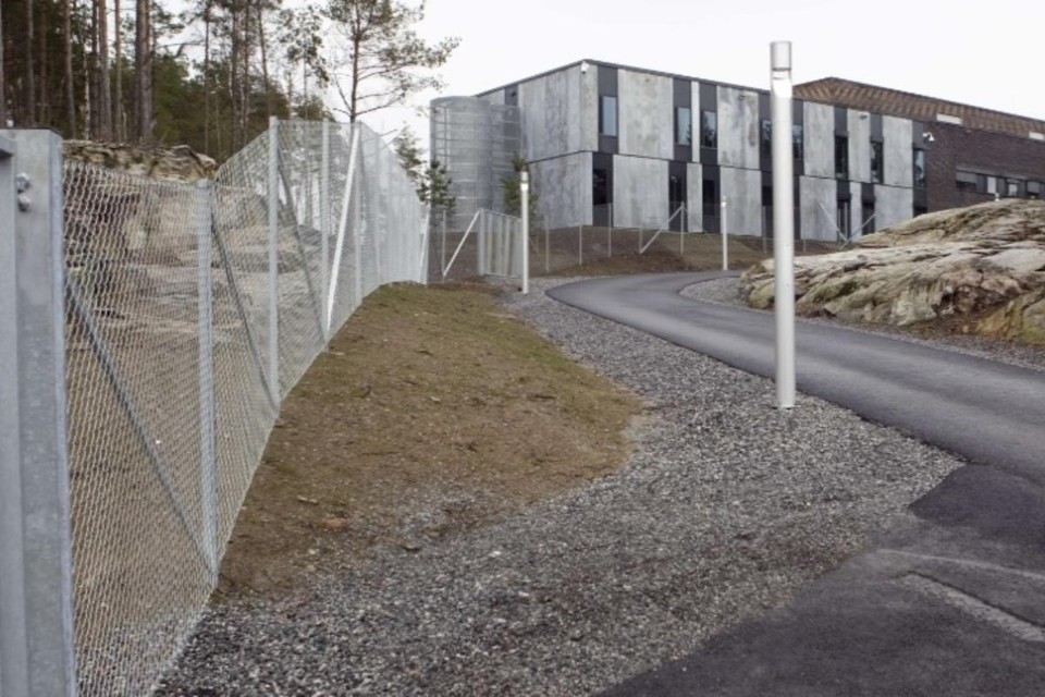 Quarto individual, frigobar, TV: o que podemos aprender com as prisões da Noruega Fachada da prisão de Halden, na Noruega. Design e funcionalidade. | Berit Roald/Scanpix Norway/AFP