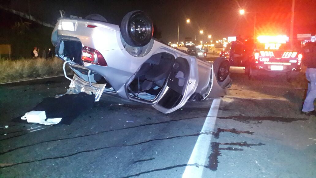 Carro roubado de motorista de Uber se envolve em acidente na Linha Verde | Lineu Filho/Tribuna do Paraná