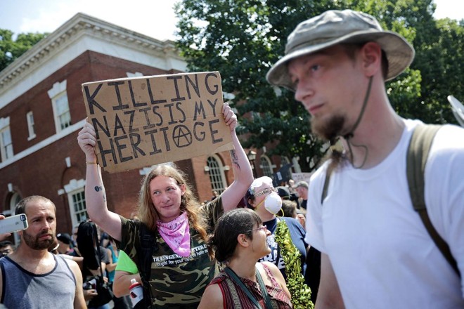 Protesto contra a alt-right, em Charlottesville, em agosto de 2017 | CHIP SOMODEVILLAAFP