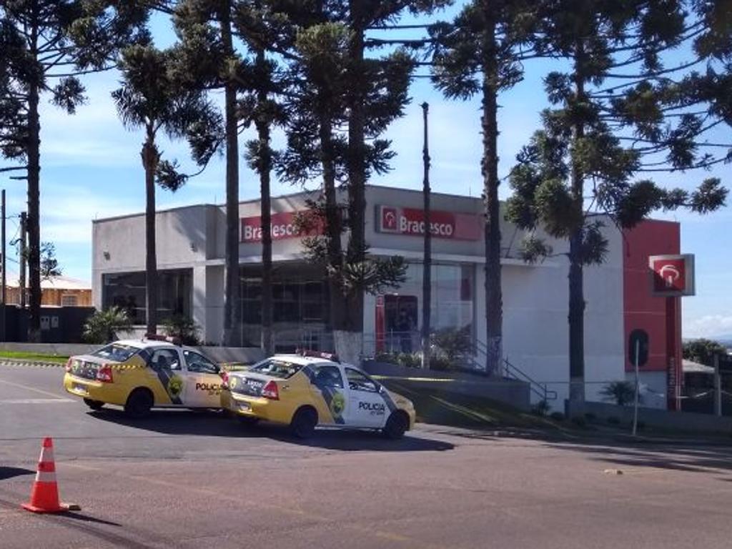 O trânsito foi fechado no Bairro Alto durante a ação do Esquadrão Antibombas | Divulgação/Setran