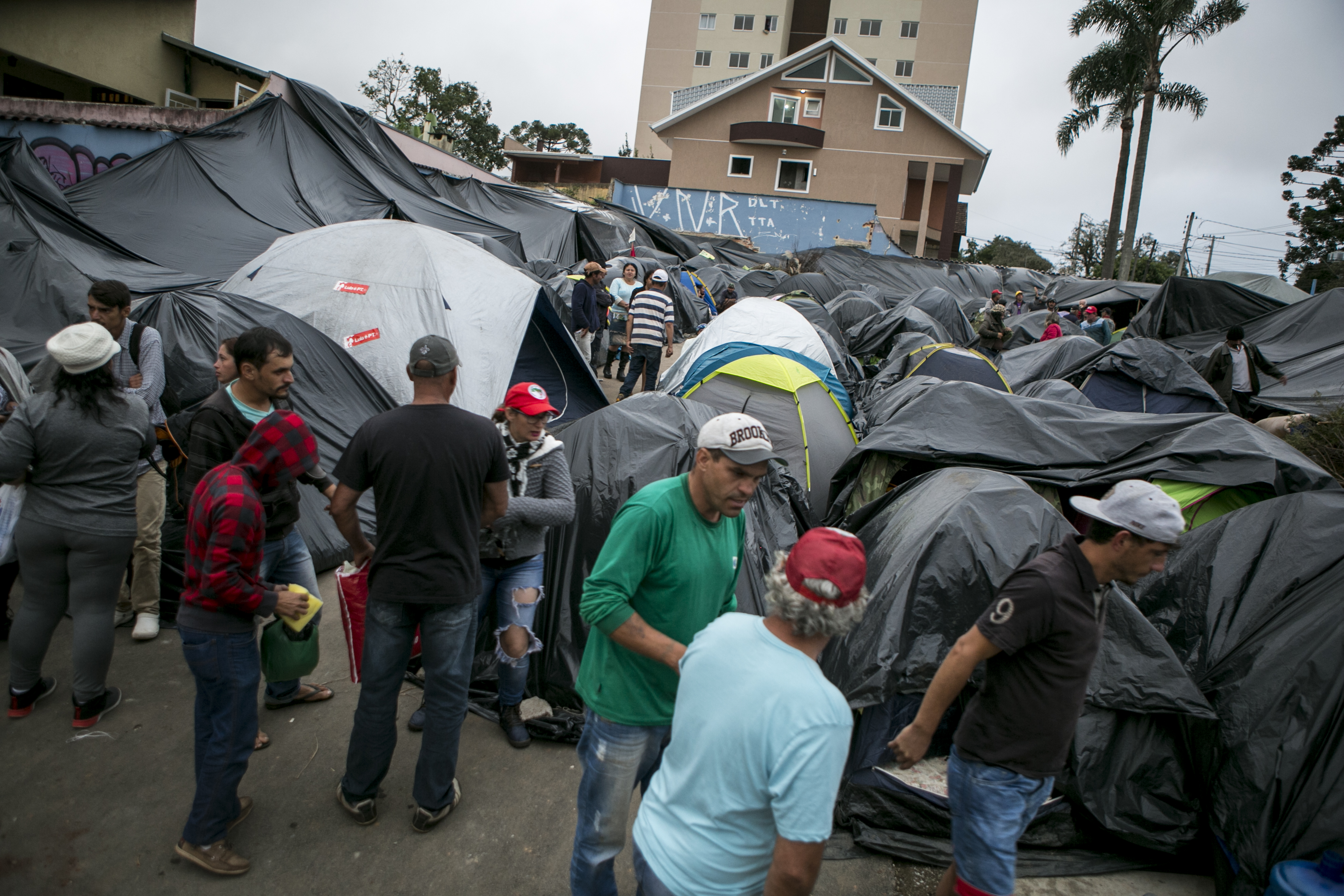Novo acampamento pró-Lula em Curitiba, na divisa do Santa Candida com o Tingui | Marcelo Andrade/Gazeta do Povo