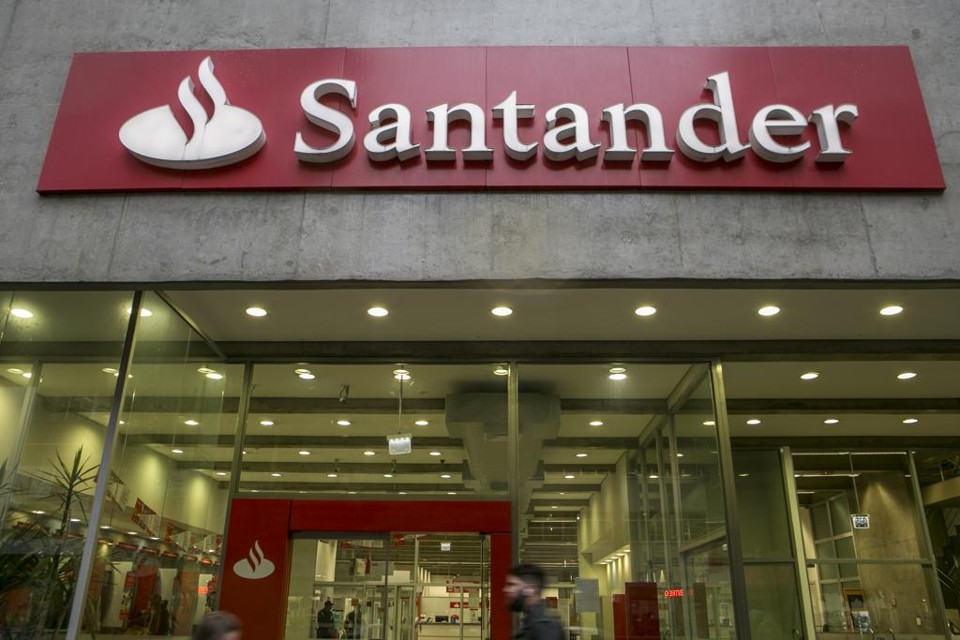 Fachada do Santander. | Marcelo Andrade/Gazeta do Povo