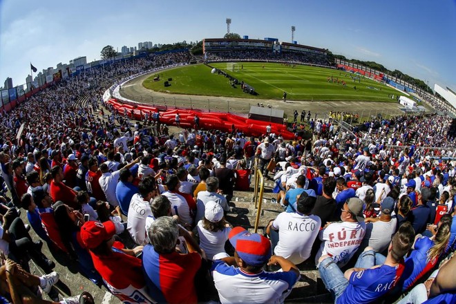 Torcida do Paraná apoiou o time no reencontro com a Série A. | Marcelo Andrade/Gazeta do Povo