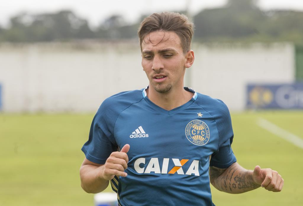Mosquito durante treinamento no CT da Graciosa | Hugo Harada/Gazeta do Povo