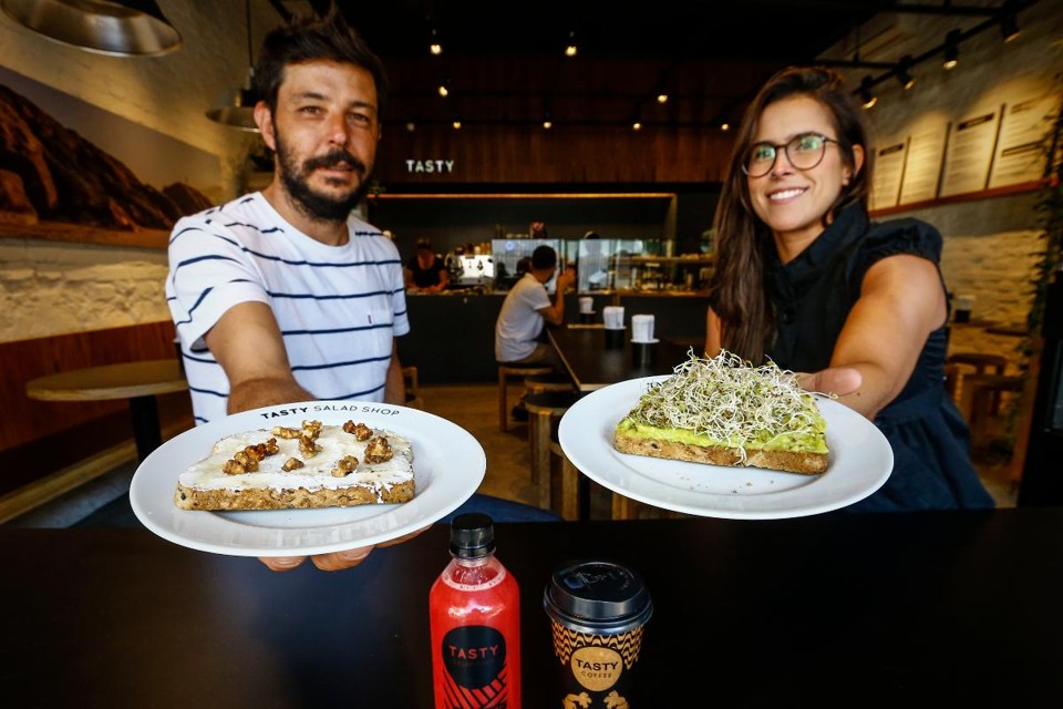 Rodrigo Pasinato e Patrícia Lion, donos da TastySalad, não imaginavam, de início, o sucesso que a ideia teria. | Jonathan Campos/Gazeta do Povo